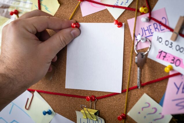 Pinboard with string and post it notes